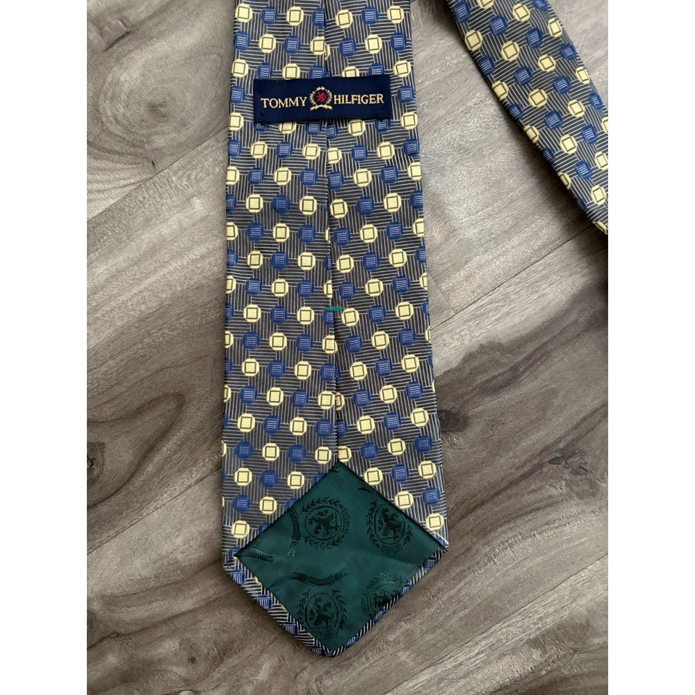 Tommy Hilfiger Mens Tie Green With Blue‎ 100% Silk Geometric Pattern Legth 57 in